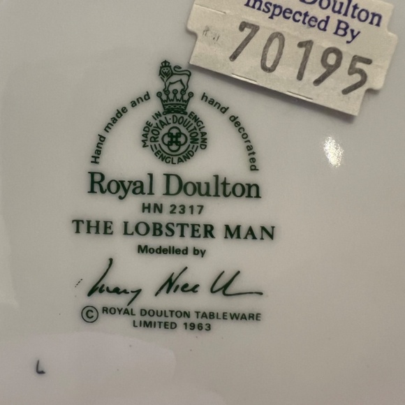 Vintage Royal Doulton's 'The Lobster Man' - Picture 8 of 9